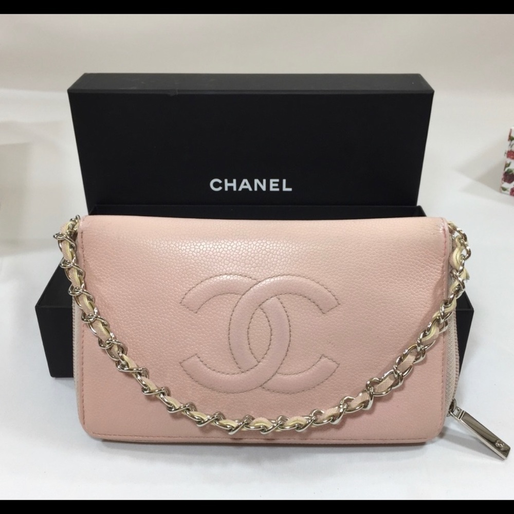 CLASSIC TIMELESS CHANEL WALLET WITH ORIGINAL CHAIN, authenticity card and Box.